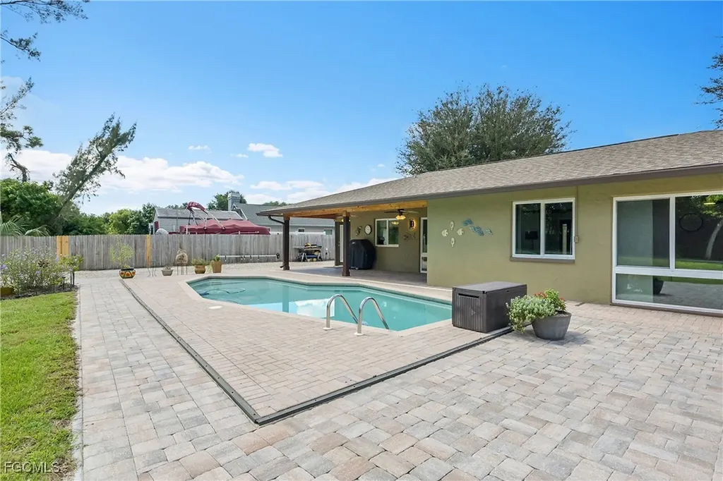 2474 King Arthurs Court Fort Myers FL 33912