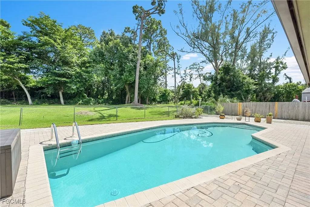 2474 King Arthurs Court Fort Myers FL 33912