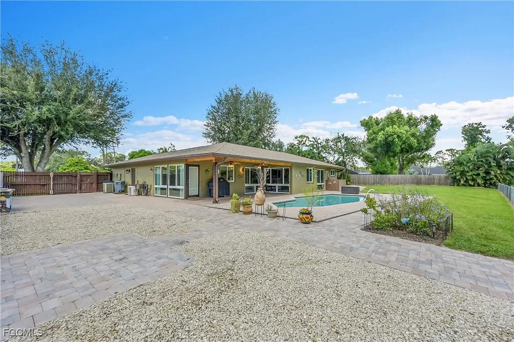 2474 King Arthurs Court Fort Myers FL 33912