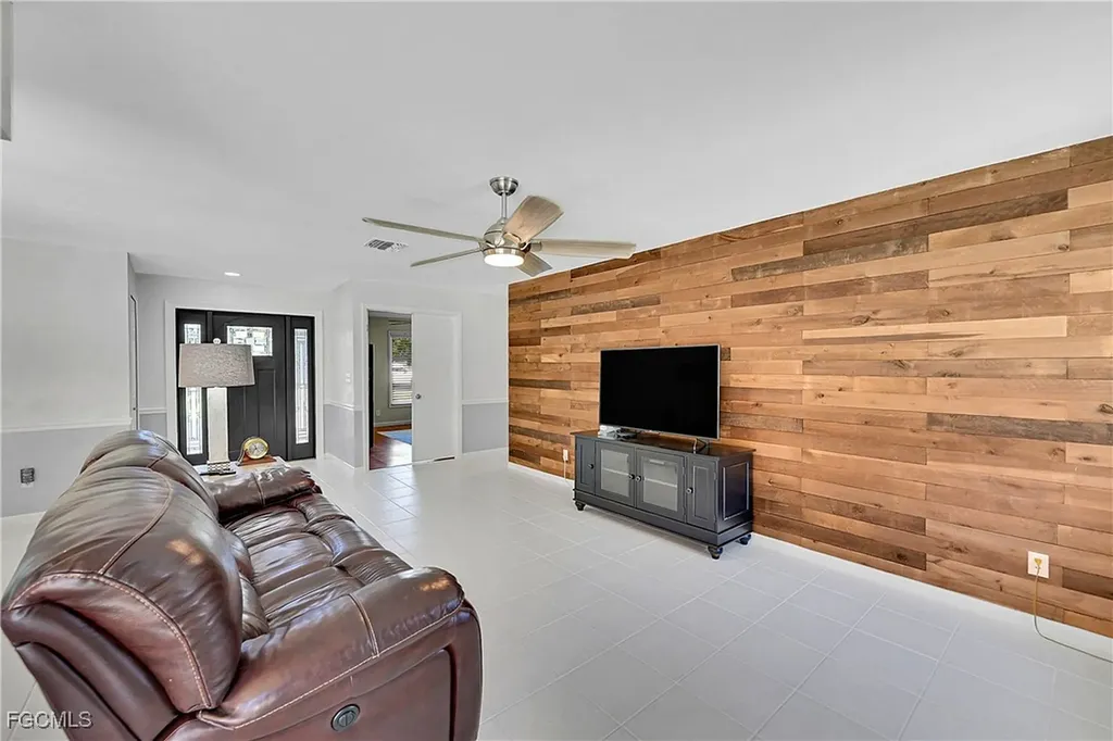 2474 King Arthurs Court Fort Myers FL 33912