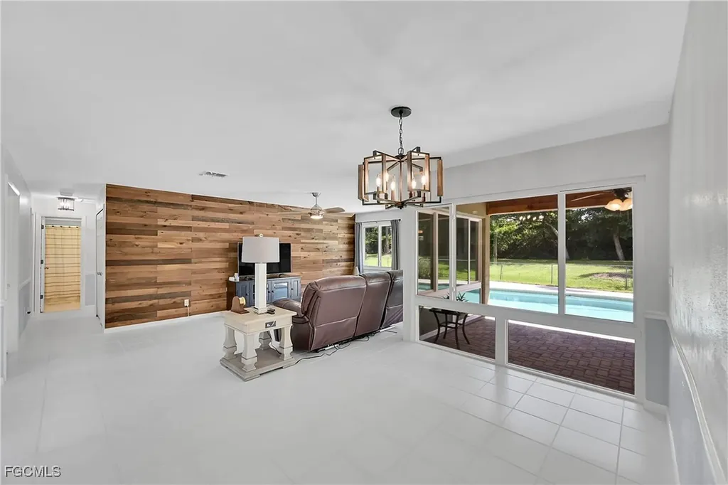 2474 King Arthurs Court Fort Myers FL 33912