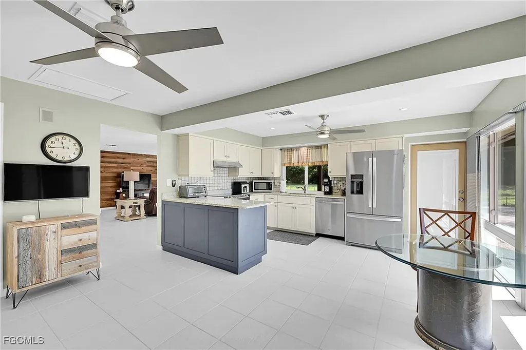 2474 King Arthurs Court Fort Myers FL 33912