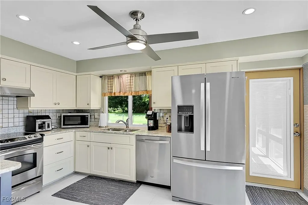 2474 King Arthurs Court Fort Myers FL 33912