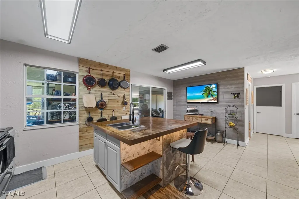 4121 16th Avenue NE Naples FL 34120