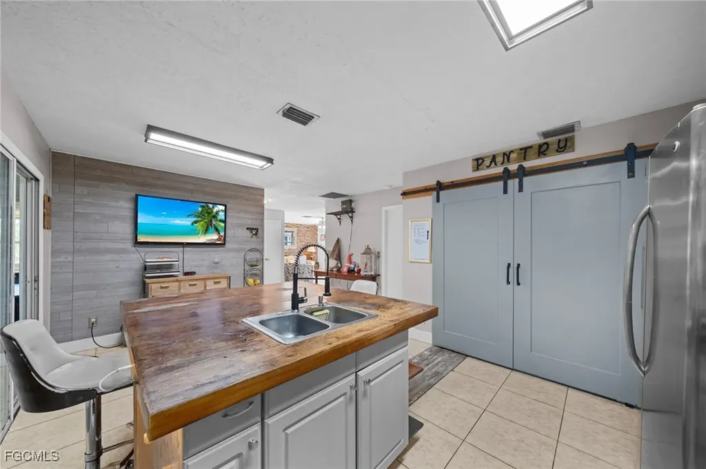 4121 16th Avenue NE Naples FL 34120