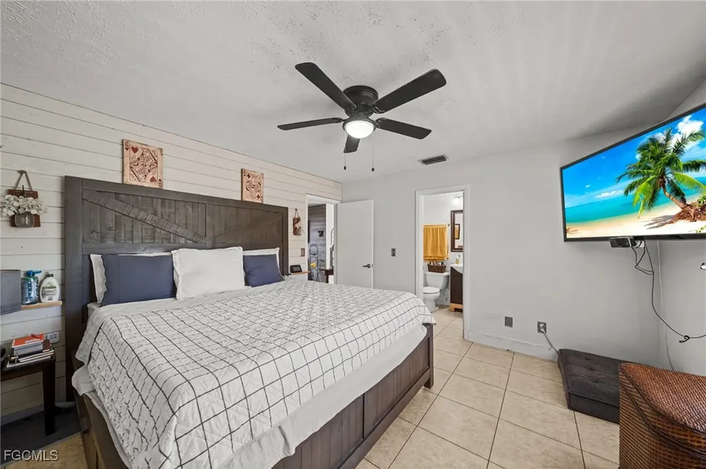 4121 16th Avenue NE Naples FL 34120