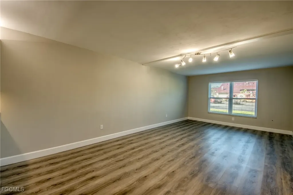 2526 SE 16th Place Cape Coral FL 33904