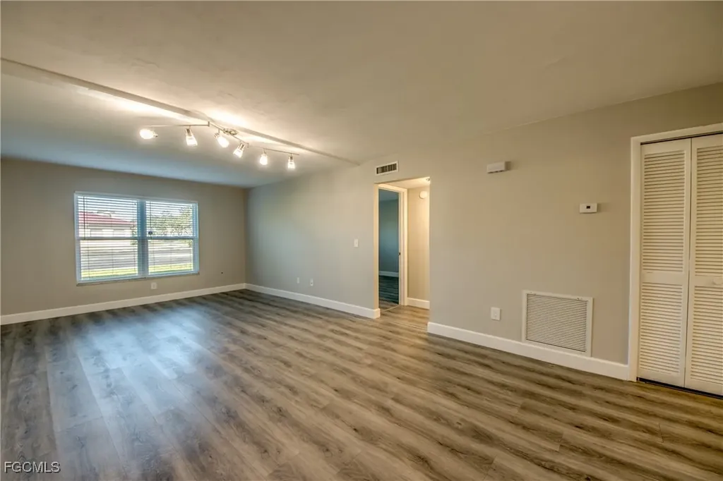 2526 SE 16th Place Cape Coral FL 33904