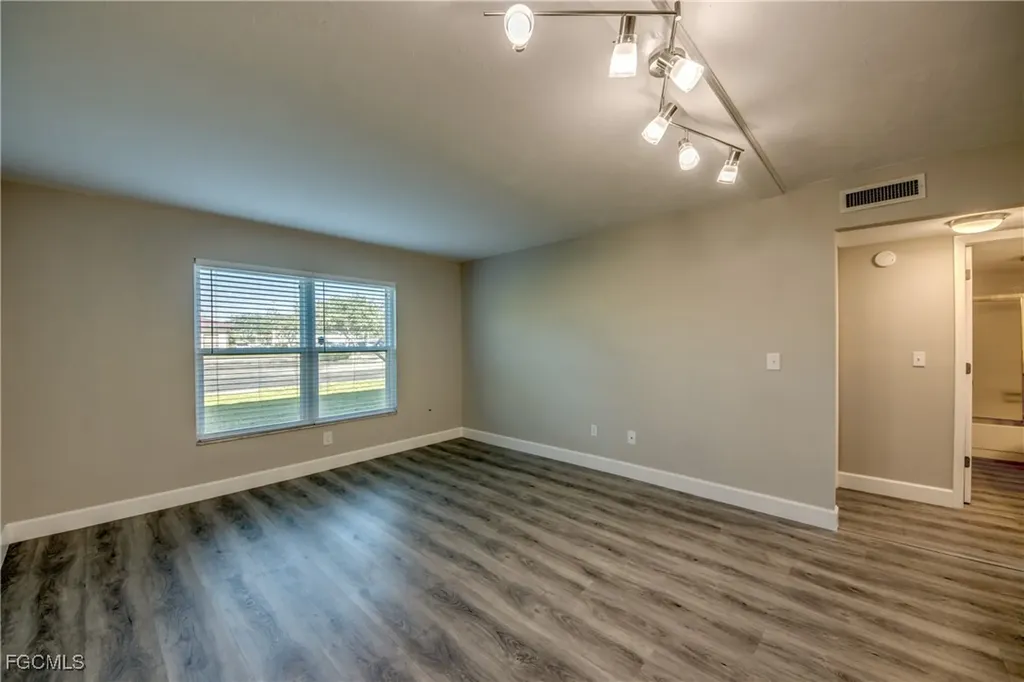 2526 SE 16th Place Cape Coral FL 33904