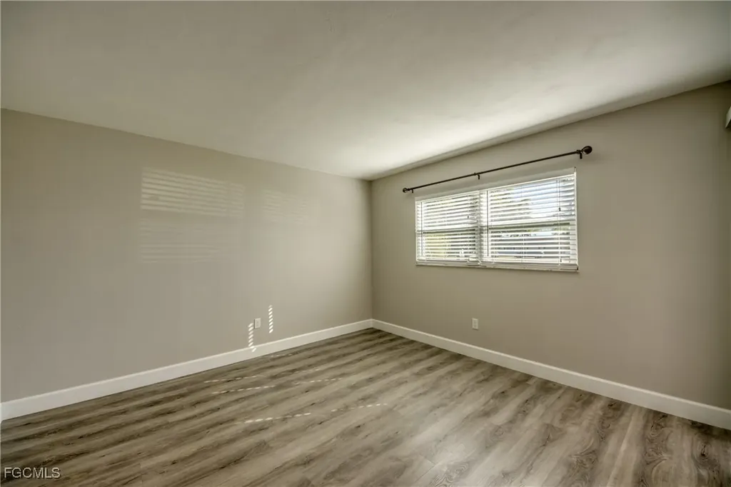 2526 SE 16th Place Cape Coral FL 33904