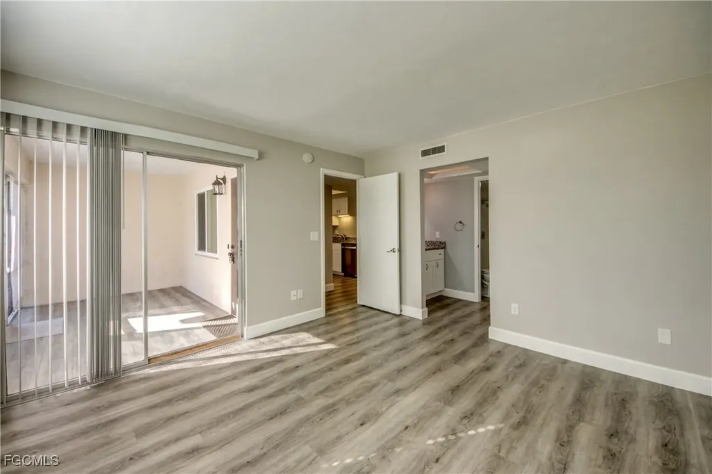 2526 SE 16th Place Cape Coral FL 33904