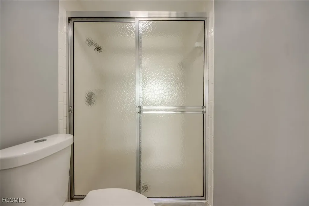 2526 SE 16th Place Cape Coral FL 33904