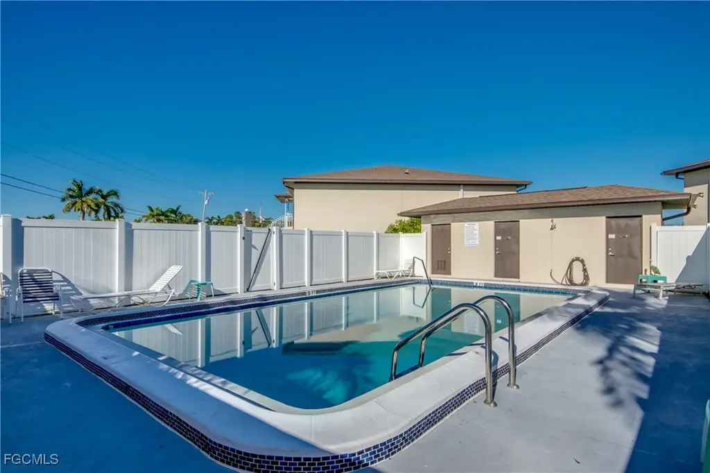 2526 SE 16th Place Cape Coral FL 33904