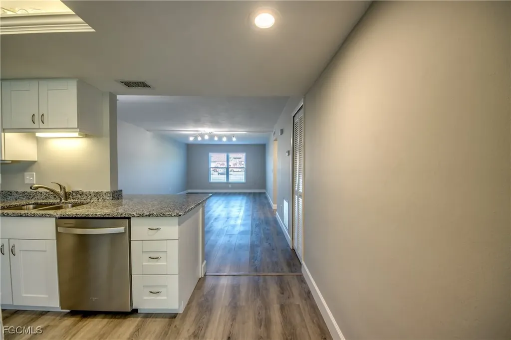 2526 SE 16th Place Cape Coral FL 33904