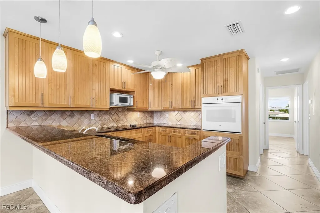 1911 SE 40th Terrace Cape Coral FL 33904