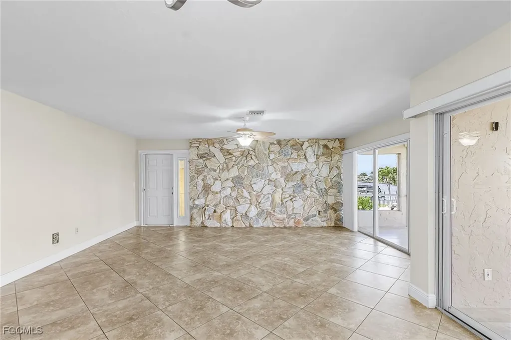 1911 SE 40th Terrace Cape Coral FL 33904