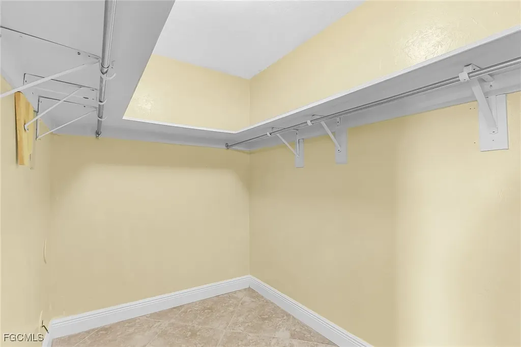 1911 SE 40th Terrace Cape Coral FL 33904