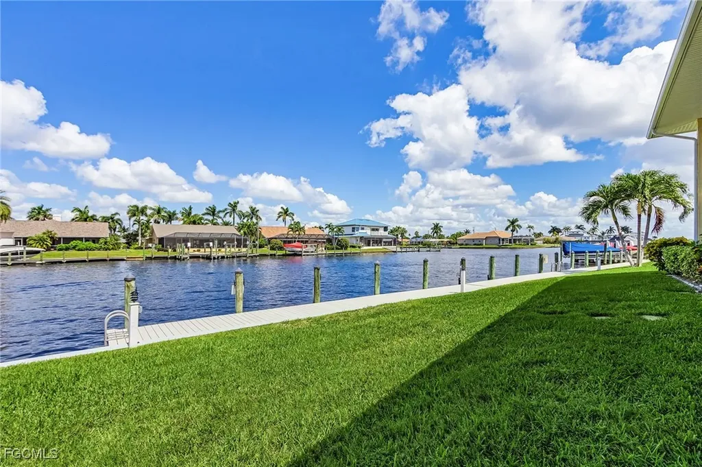 1911 SE 40th Terrace Cape Coral FL 33904