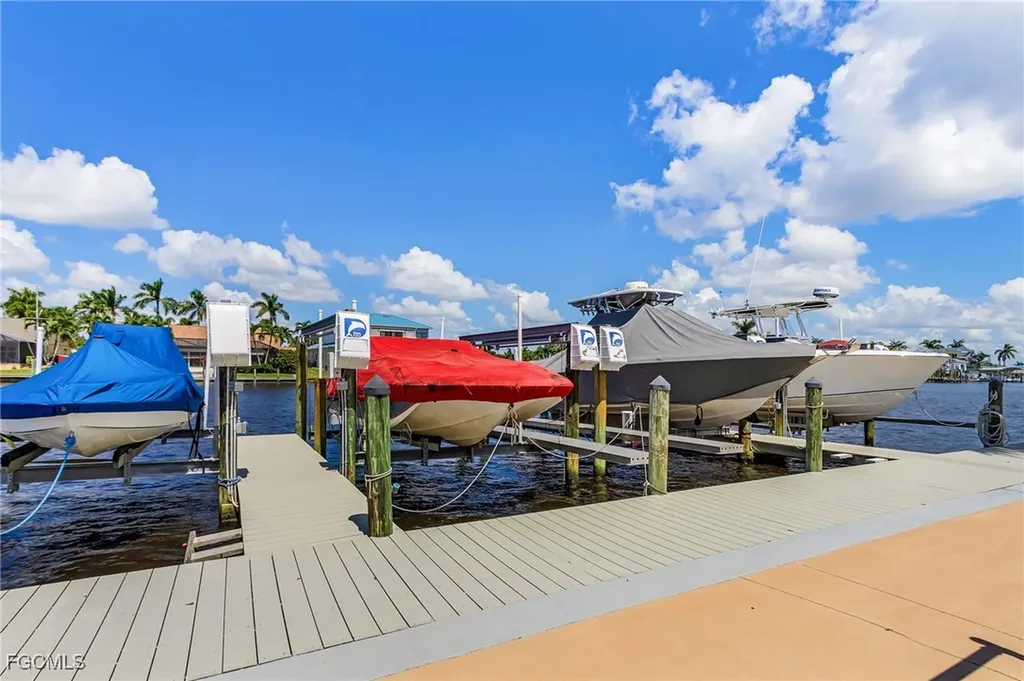 1911 SE 40th Terrace Cape Coral FL 33904