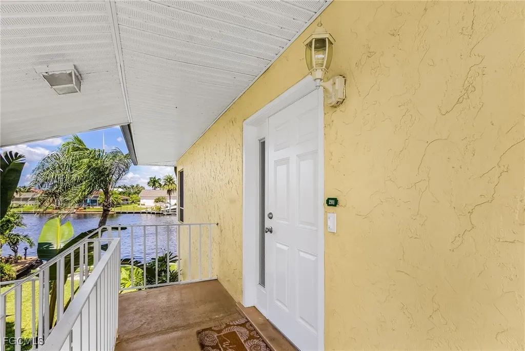 1911 SE 40th Terrace Cape Coral FL 33904