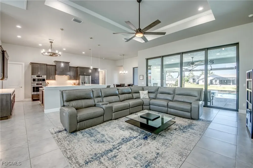 2915 SW 38th Terrace Cape Coral FL 33914