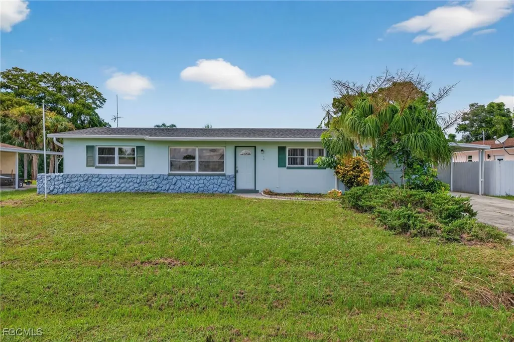 2613 Cartegena Avenue Fort Myers FL 33905