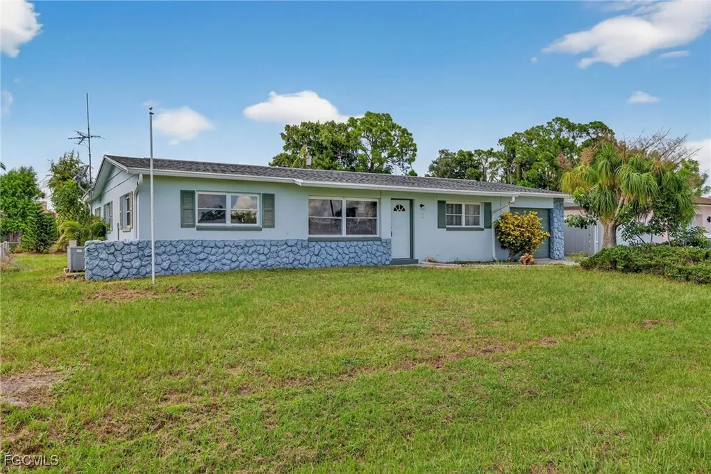 2613 Cartegena Avenue Fort Myers FL 33905