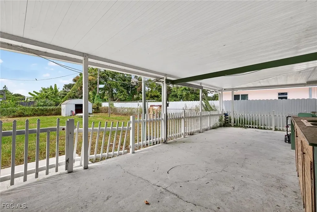 2613 Cartegena Avenue Fort Myers FL 33905