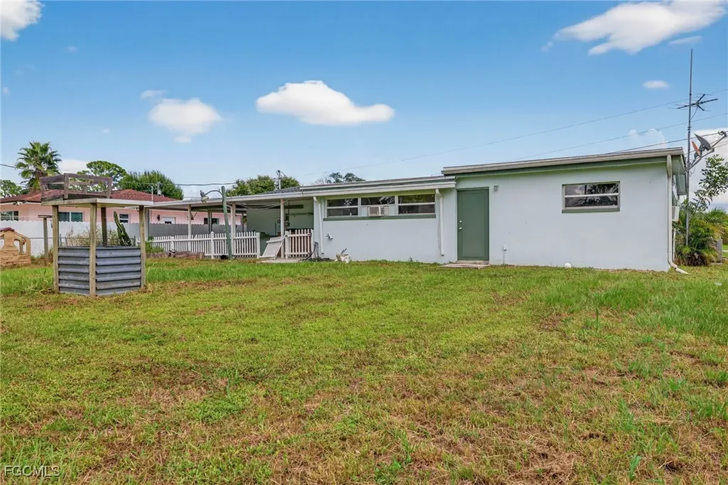 2613 Cartegena Avenue Fort Myers FL 33905