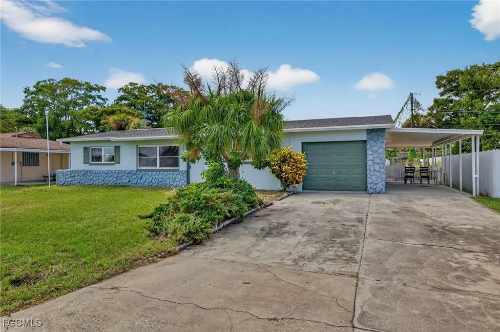 2613 Cartegena Avenue Fort Myers FL 33905