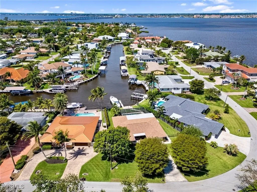 450 Keenan Avenue Fort Myers FL 33919