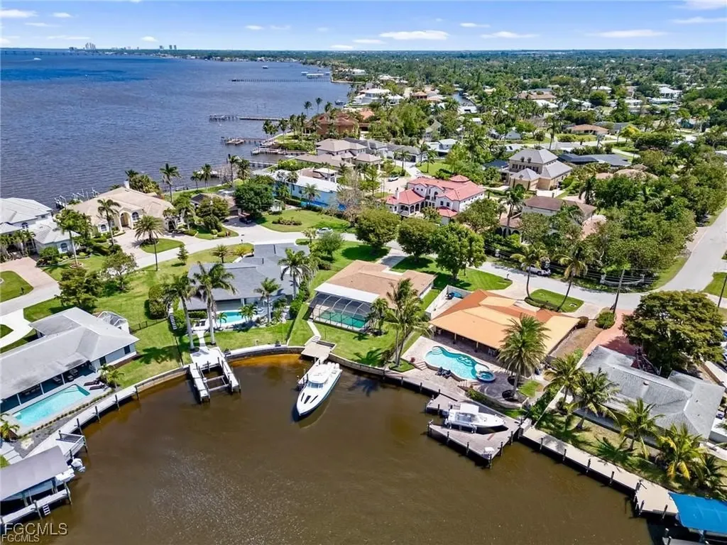 450 Keenan Avenue Fort Myers FL 33919