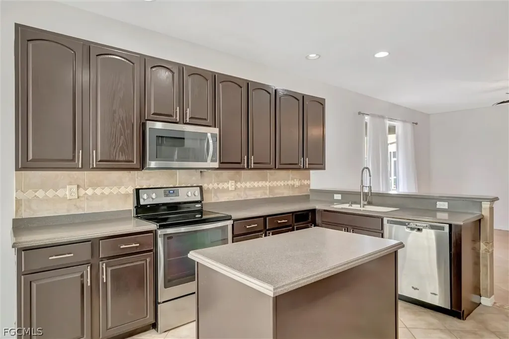 8860 Falcon Pointe Loop Fort Myers FL 33912