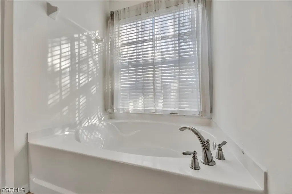 8860 Falcon Pointe Loop Fort Myers FL 33912