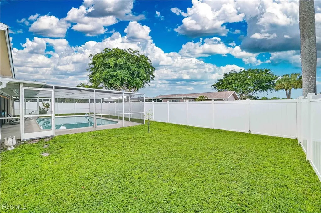 1462 N Larkwood Square Fort Myers FL 33919