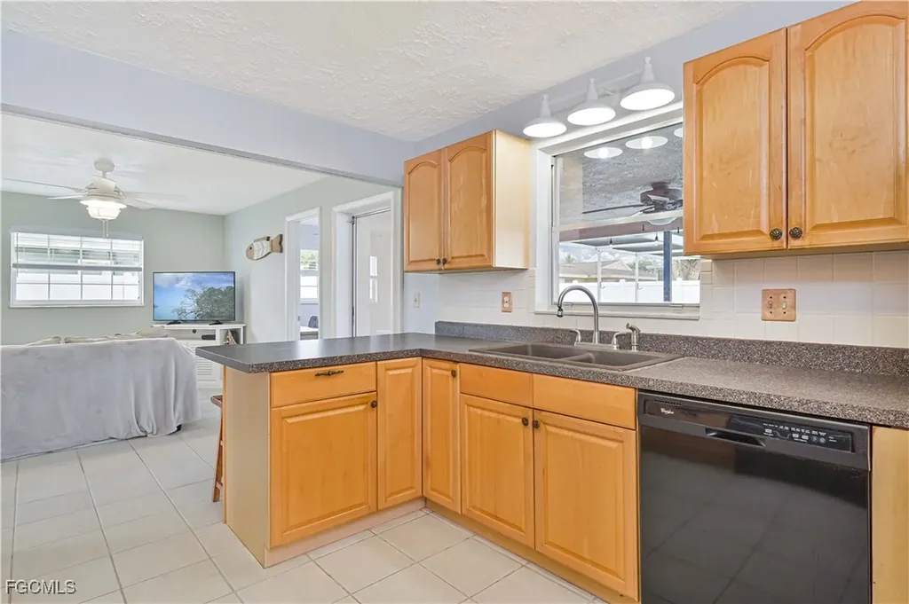 1462 N Larkwood Square Fort Myers FL 33919