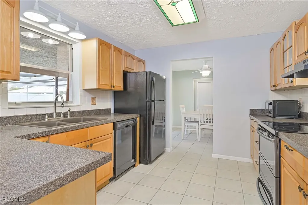 1462 N Larkwood Square Fort Myers FL 33919