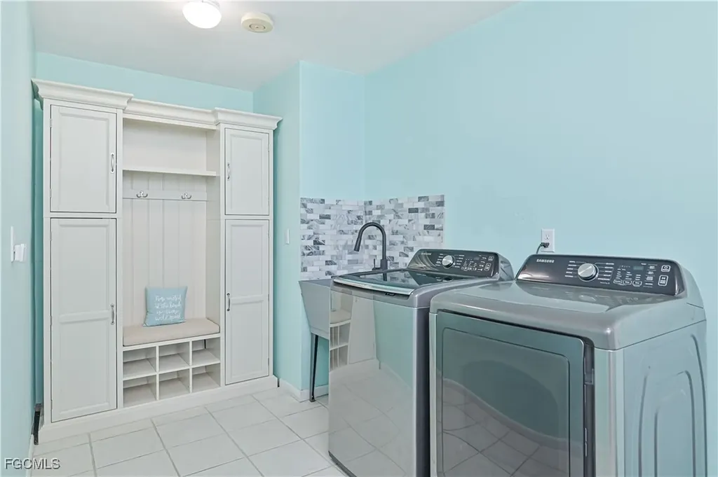 1462 N Larkwood Square Fort Myers FL 33919