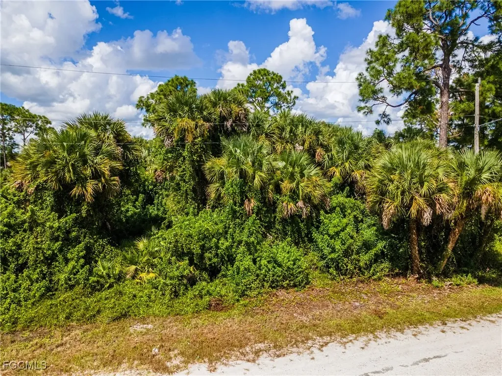 626 Bond Avenue S Lehigh Acres FL 33974