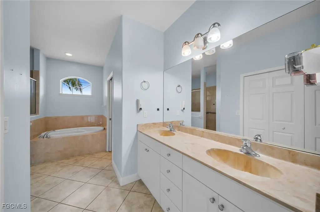 621 NW 37th Avenue Cape Coral FL 33993