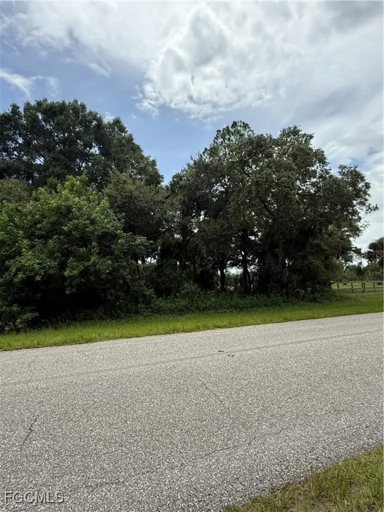 390 Hunting Club Avenue Clewiston FL 33440