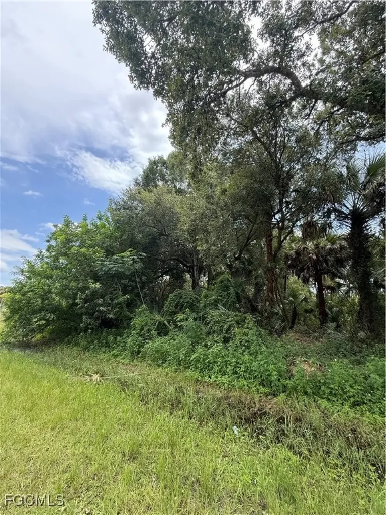 390 Hunting Club Avenue Clewiston FL 33440