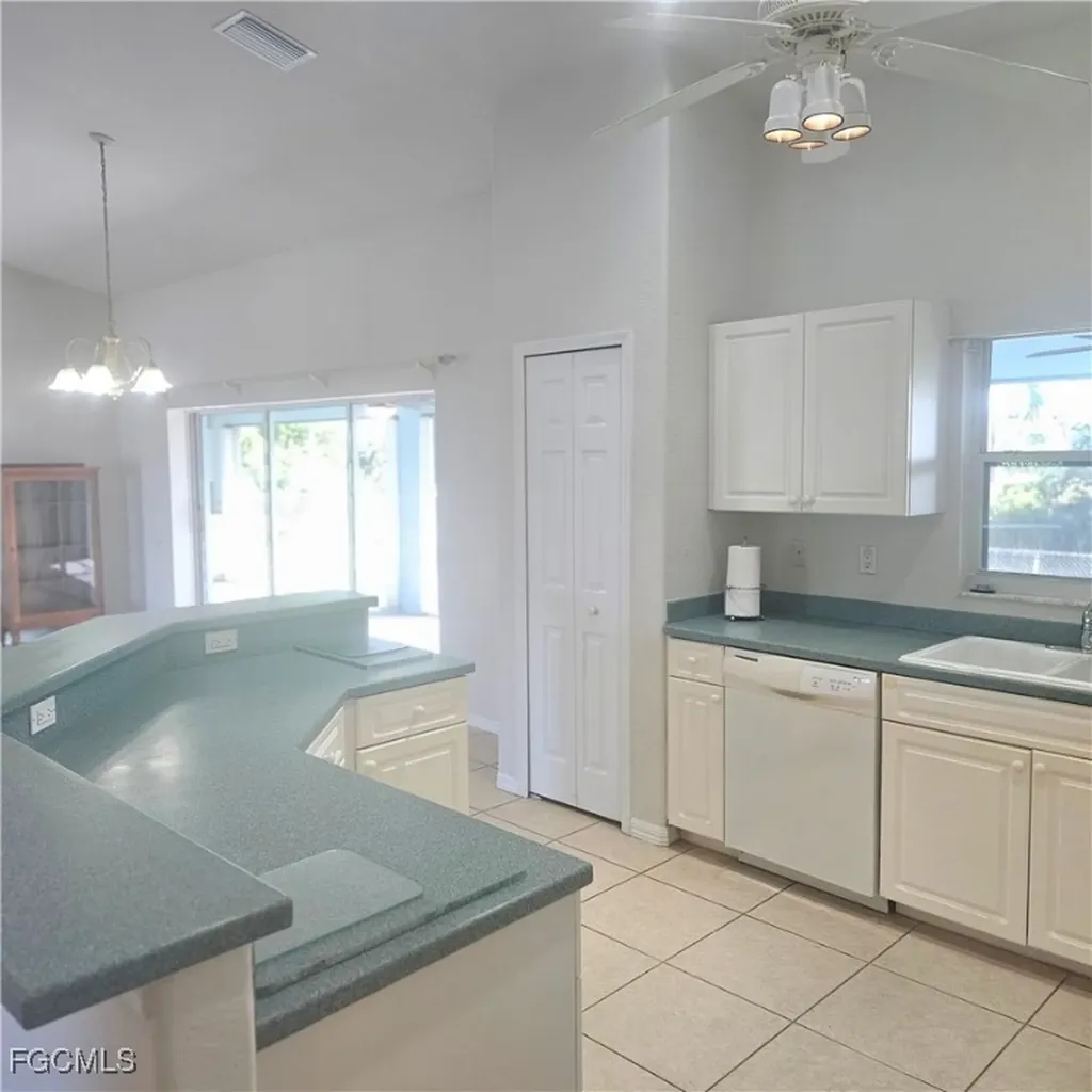 3315 SW 8th Court Cape Coral FL 33914