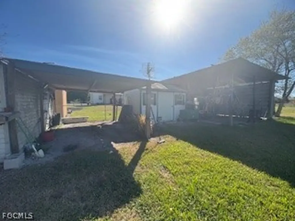 1086 Pine Avenue Moore Haven FL 33471