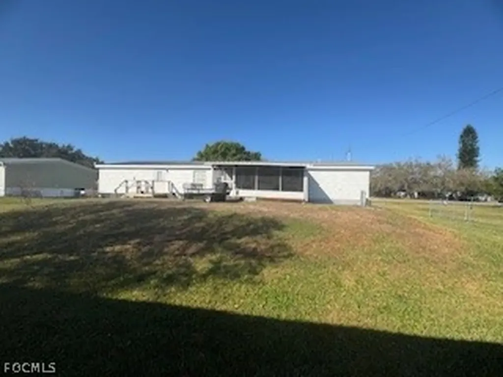 1086 Pine Avenue Moore Haven FL 33471