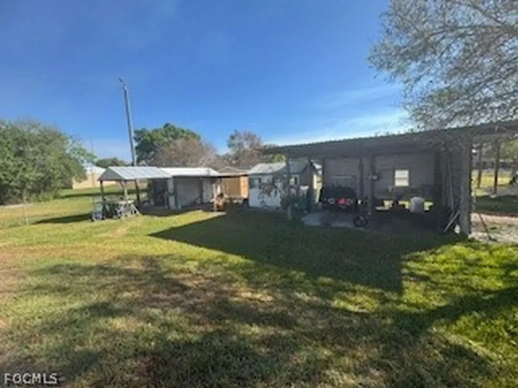 1086 Pine Avenue Moore Haven FL 33471