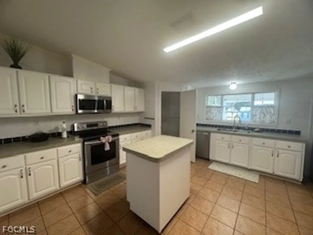 1086 Pine Avenue Moore Haven FL 33471