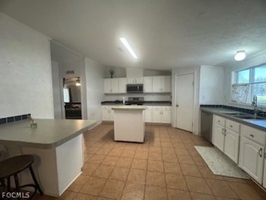 1086 Pine Avenue Moore Haven FL 33471