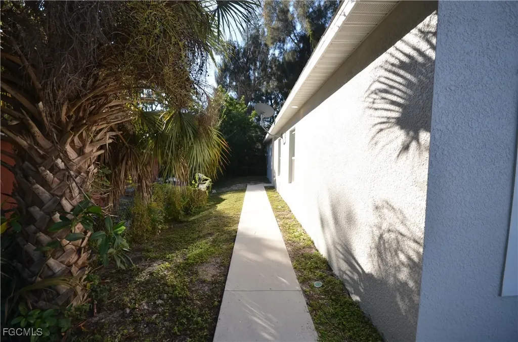 3306 Bassie Court Fort Myers FL 33916