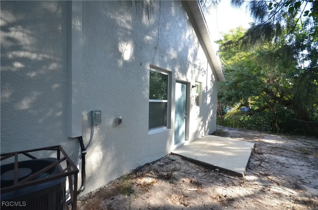 3306 Bassie Court Fort Myers FL 33916